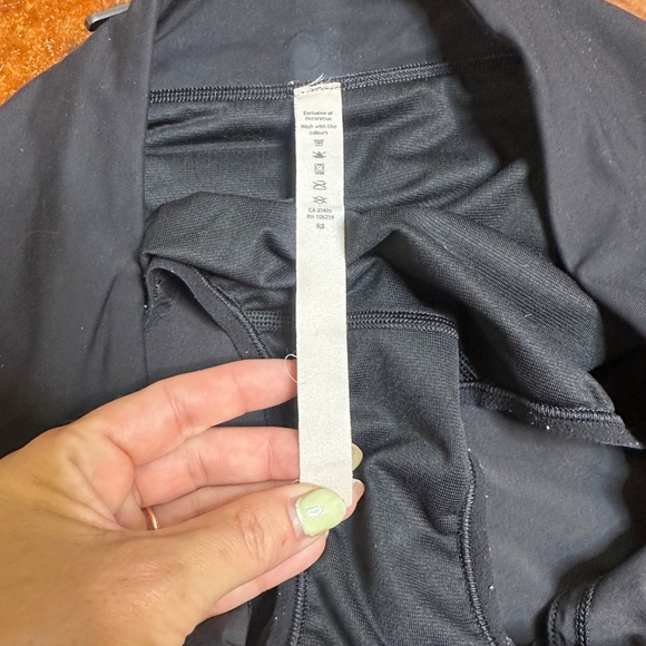 Lululemon Speed up Shorts - Picture 6 of 6